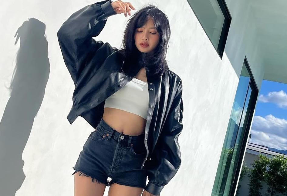 Lisa khoe dang dep hinh anh