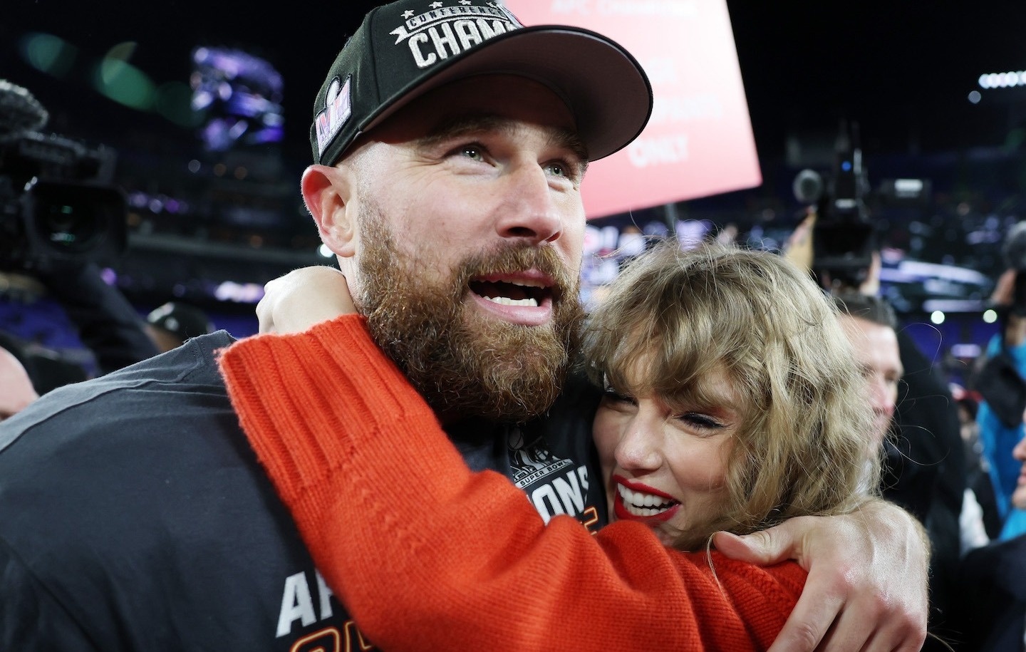 Travis Kelce duoc gi khi hen ho ty phu Taylor Swift? hinh anh