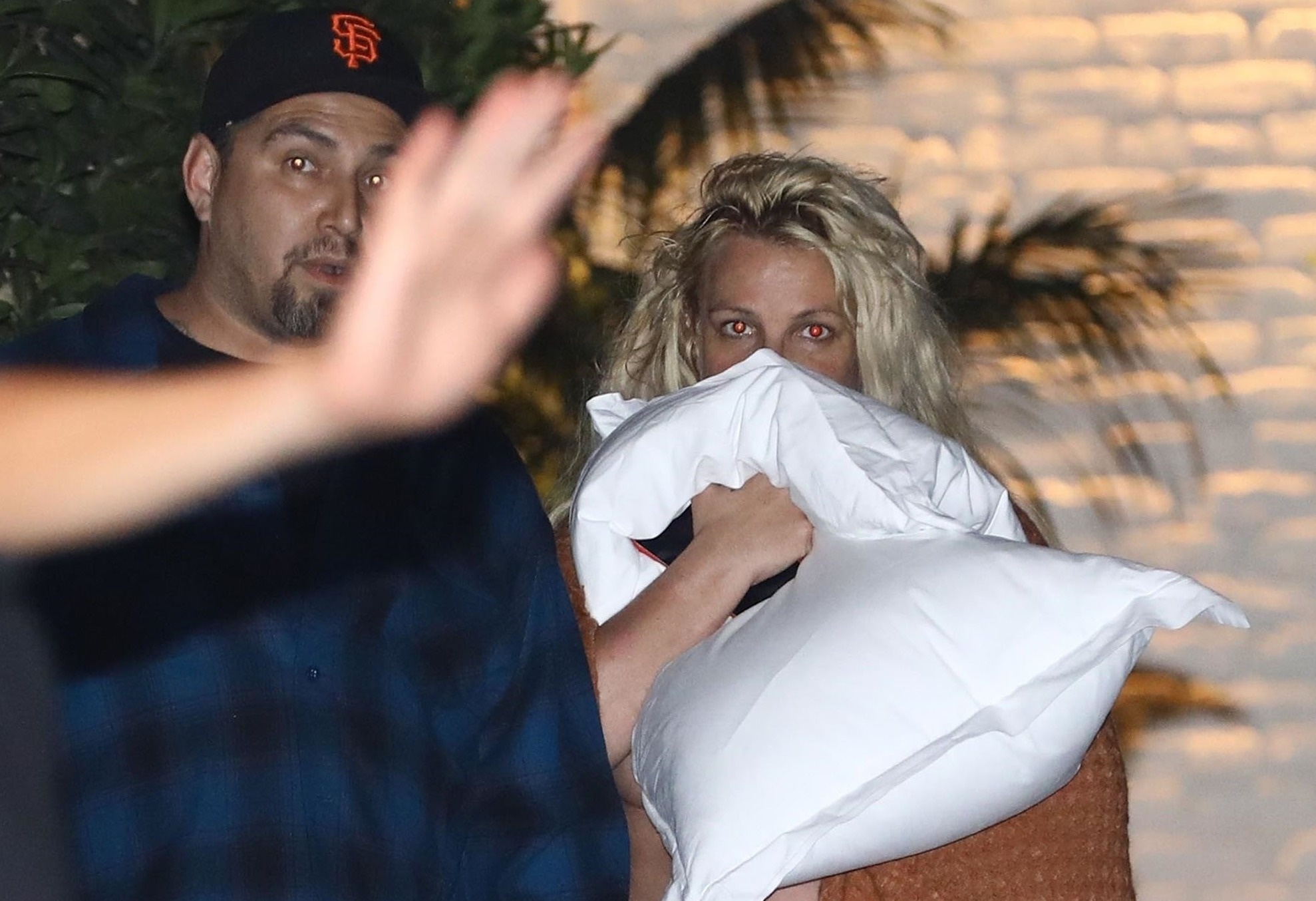 Moi tinh doc hai giua Britney Spears va quan gia hinh anh