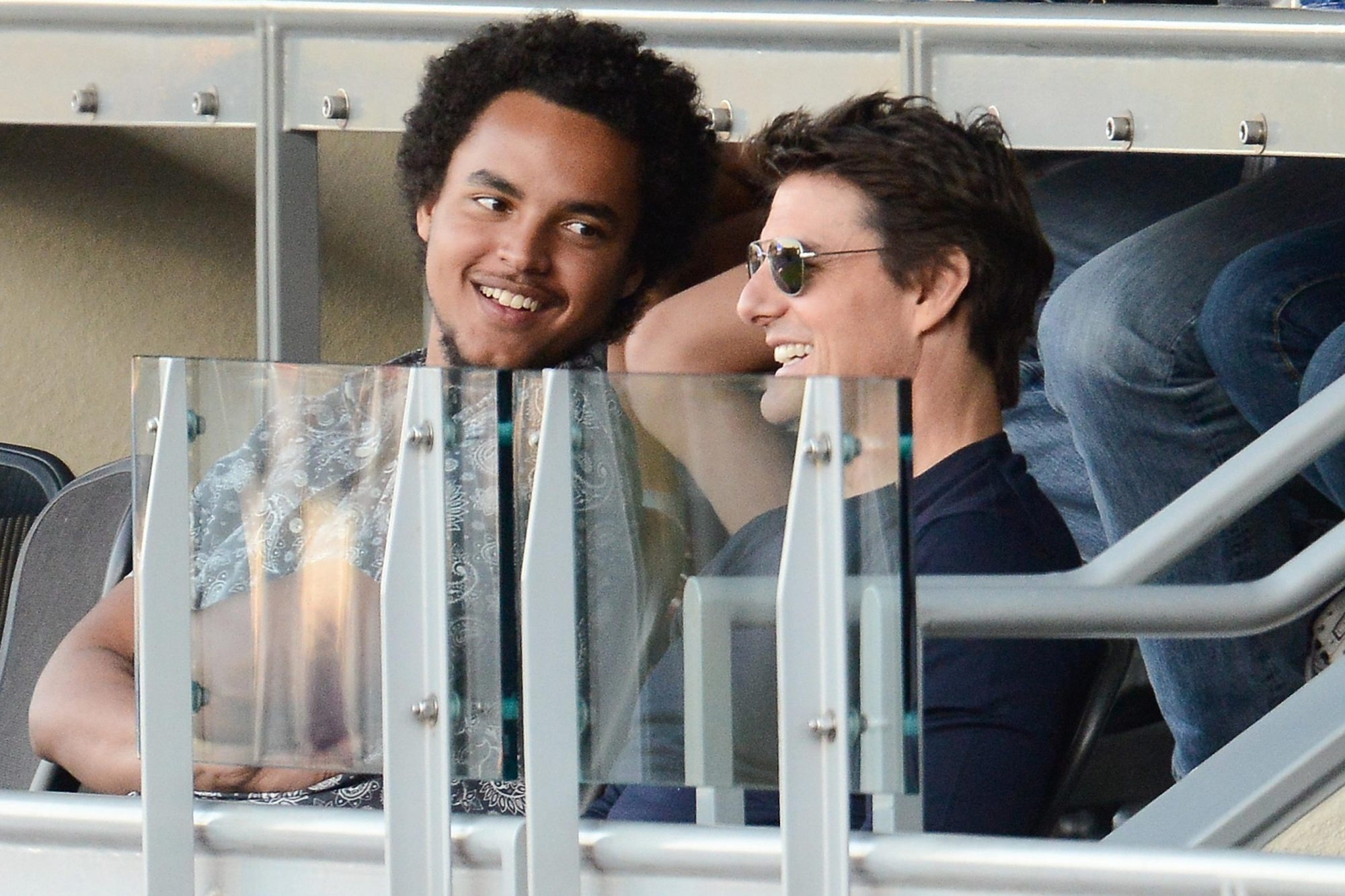 Con trai nuoi khong ghe lanh Tom Cruise hinh anh