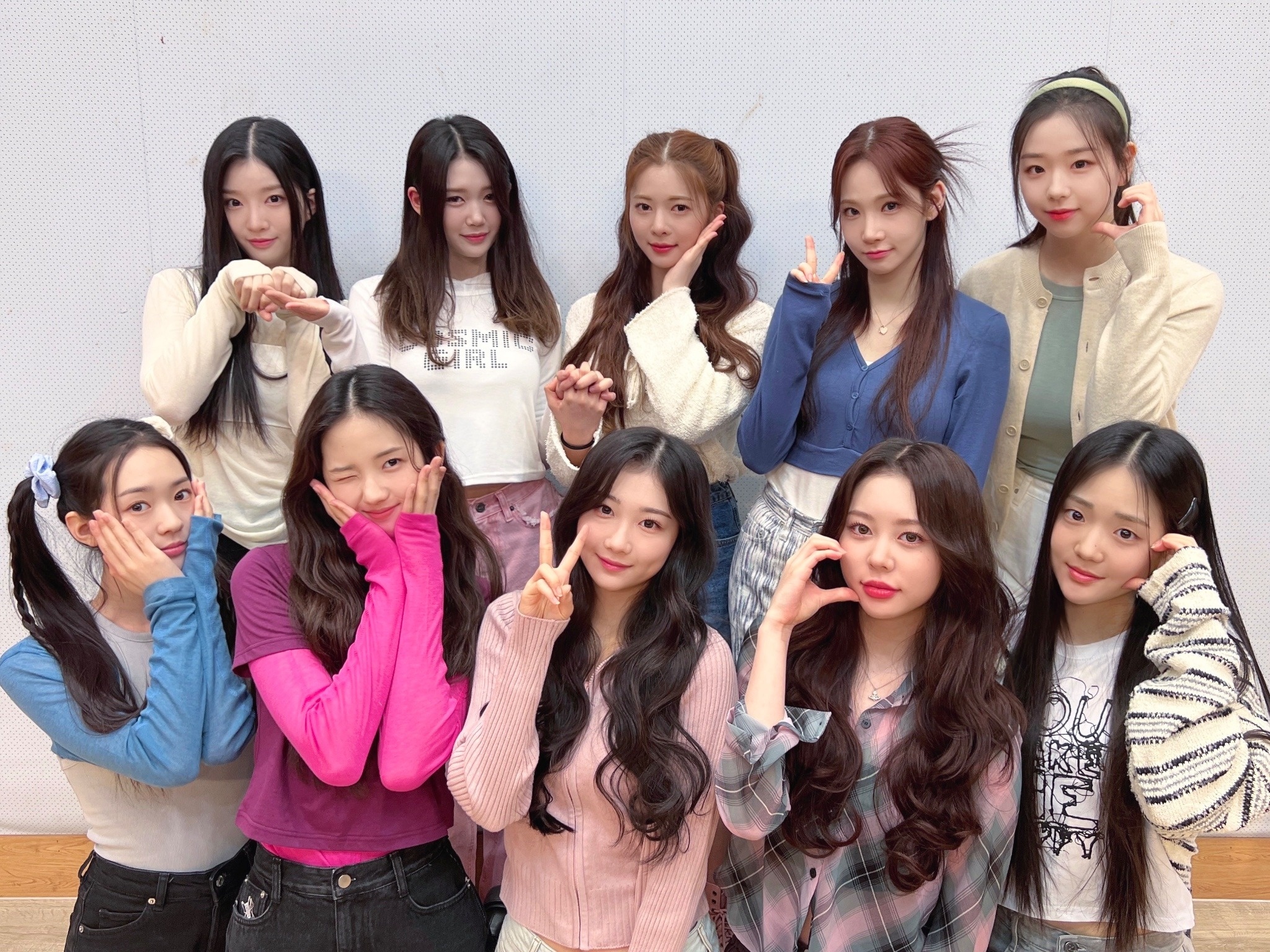 Khan gia bit tai, lac dau khi nghe nhom nhac 24 thanh vien nu hat hinh anh