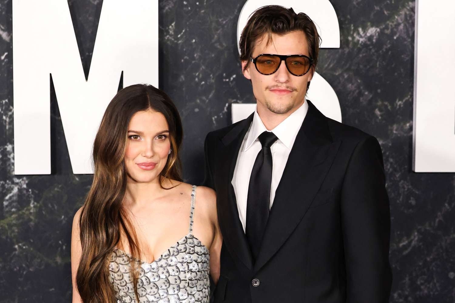 Dien vien 'Stranger Things' Millie Bobby Brown ket hon hinh anh