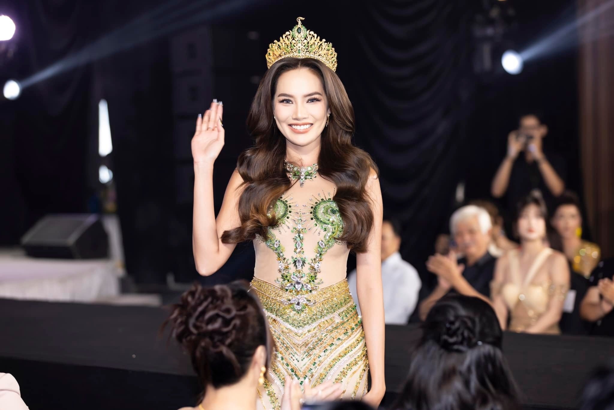 Nhiem ky song gio cua Le Hoang Phuong hinh anh