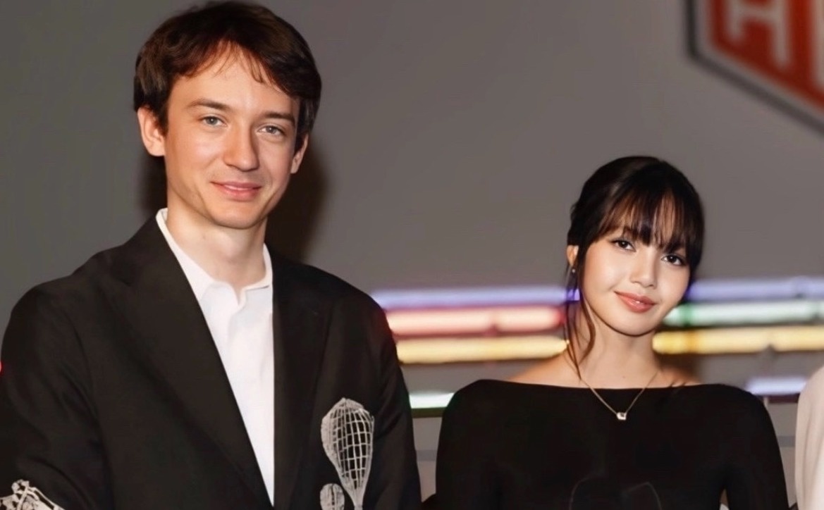 Lisa va ban trai lai gay chu y hinh anh