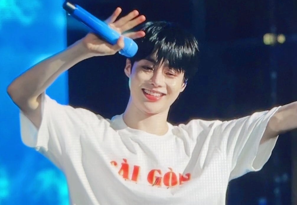 Ca si Han hat 'Chiec khan gio am' tren san khau TP.HCM hinh anh