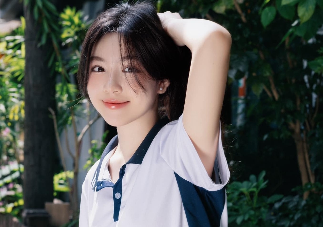 Con gai MC Quyen Linh tot nghiep trung hoc hinh anh