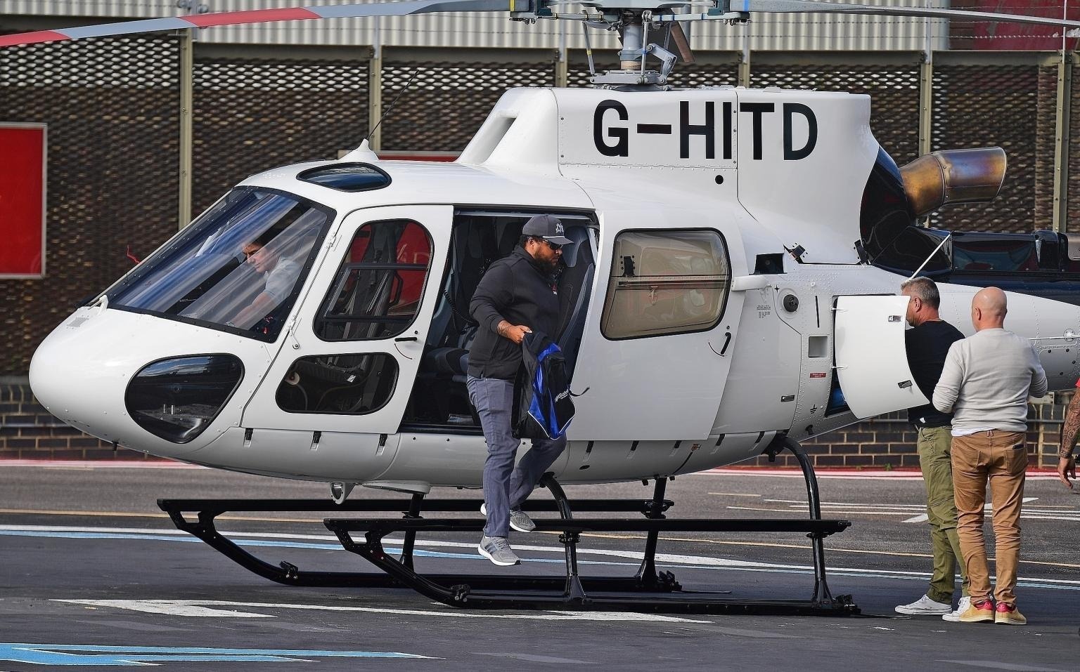 Tom Cruise va con trai nuoi den London hinh anh