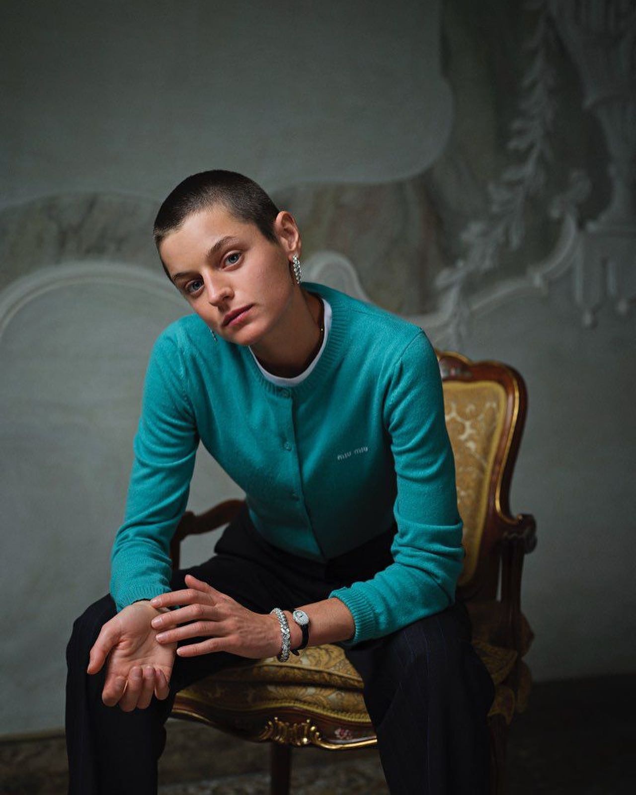 nhan sắc Emma Corrin ảnh 10 nhan sac Emma Corrin anh 10