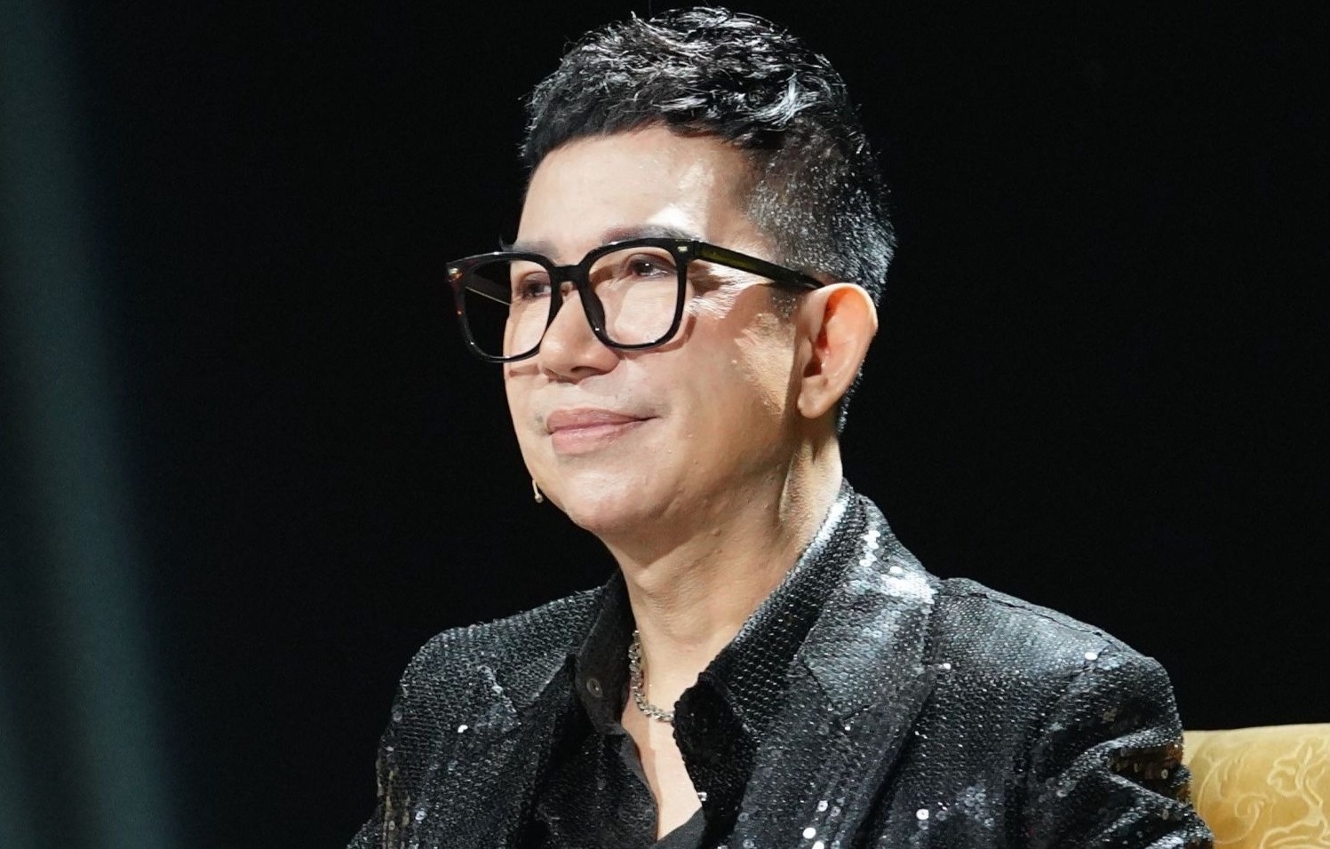 Long Nhat xin loi vi sai sot tren song truyen hinh hinh anh