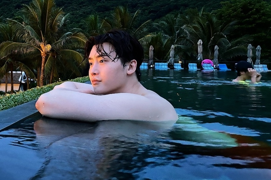 Lee Jong Suk khoe loat anh o Da Nang hinh anh