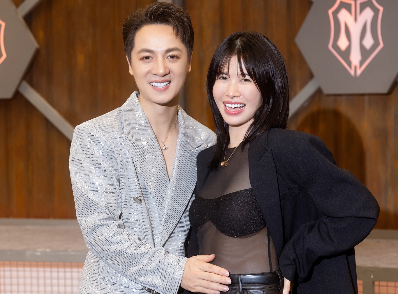 Vo Dang Khoi mang bau hinh anh