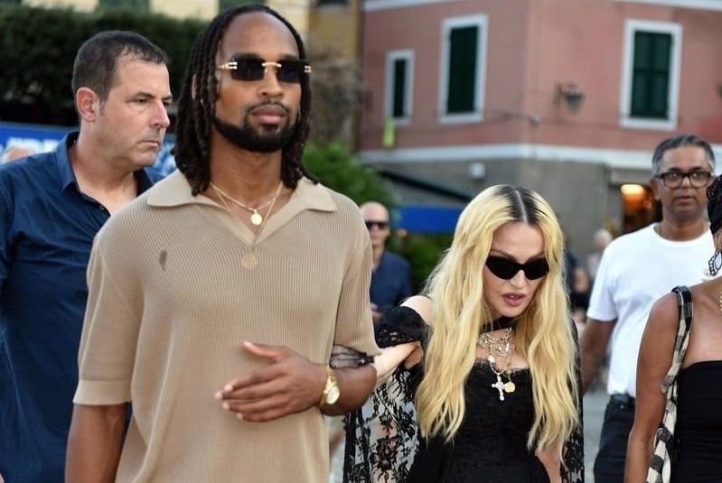 Madonna hen ho cau thu kem 38 tuoi hinh anh