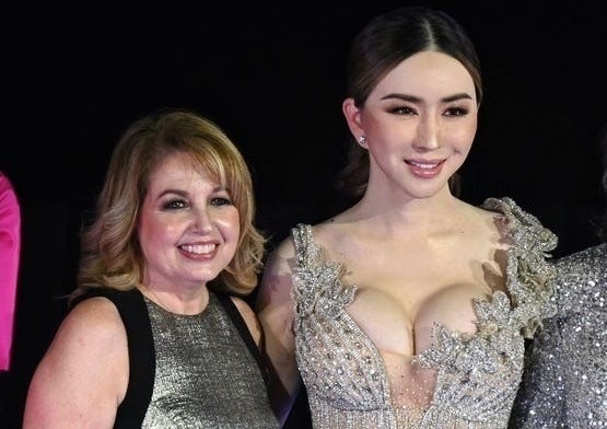 Cuu chu tich Miss Universe lam giam khao Miss Cosmo o Viet Nam hinh anh