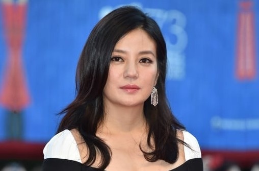 Trieu Vy lan dau len tieng sau ly hon hinh anh