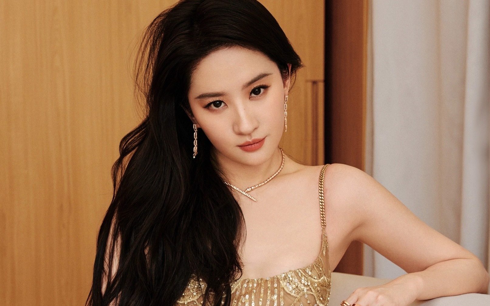 Luu Diec Phi gap rac roi hinh anh