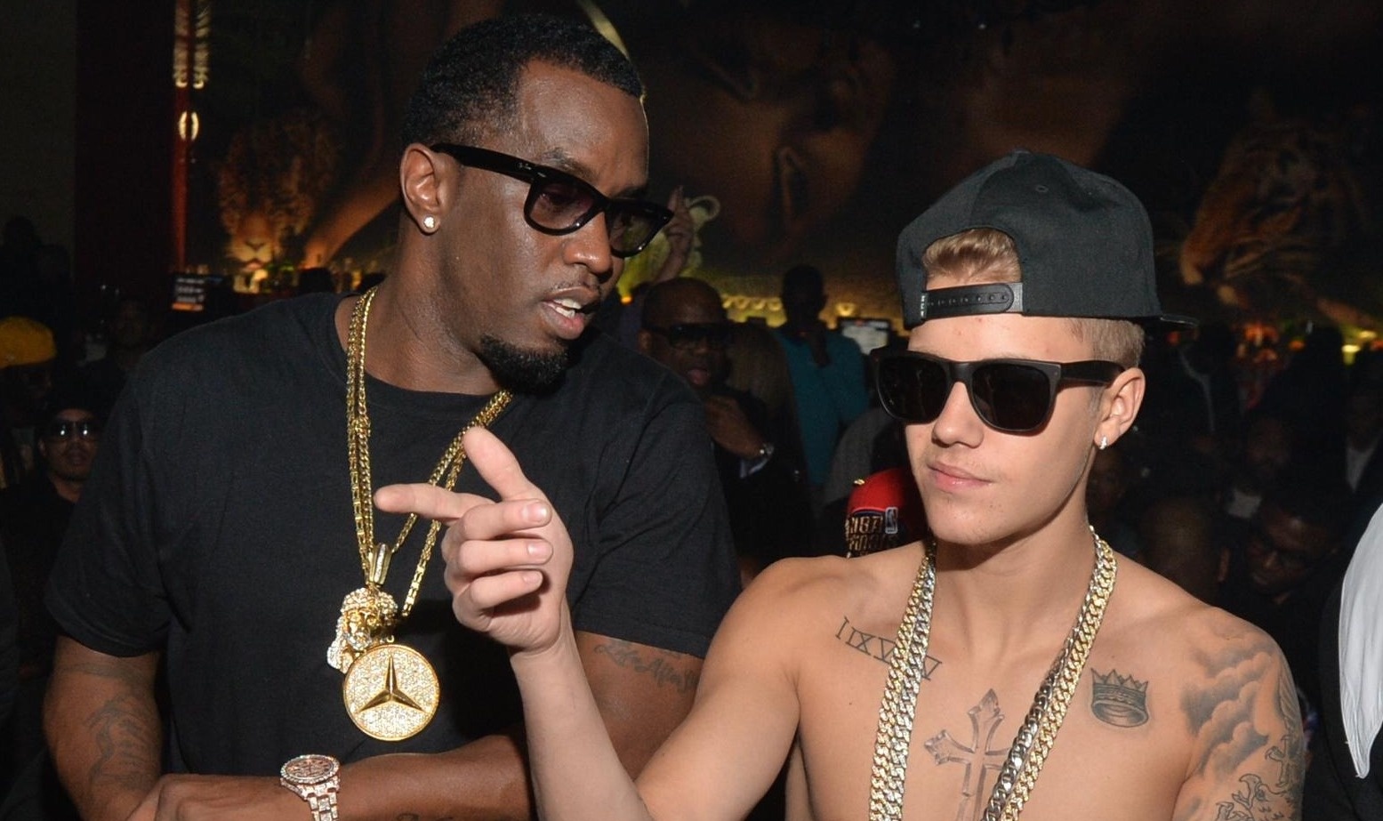 Phan ung cua Justin Bieber sau khi Diddy bi bat hinh anh