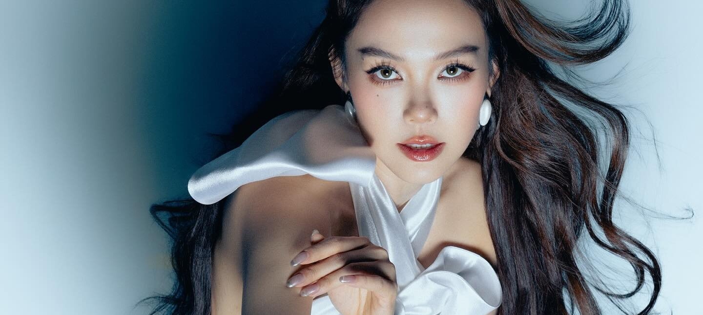 Minh Hang goi cam hinh anh