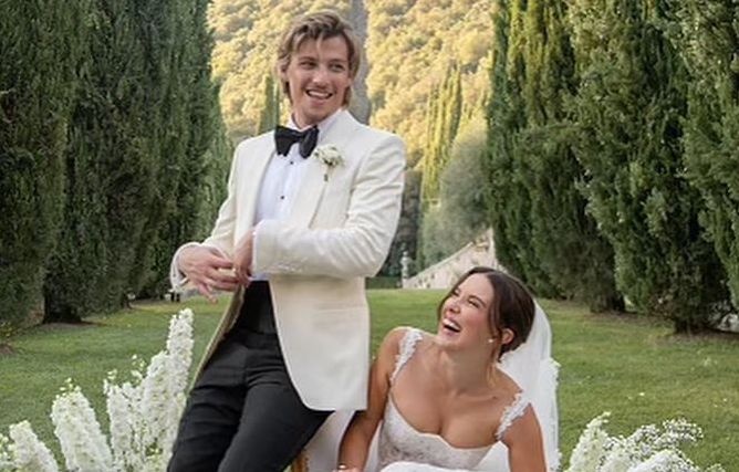 Sao 'Stranger Things' cuoi o Italy hinh anh