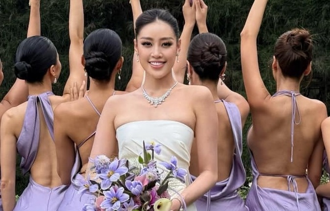 Khanh Van dang anh ben dan phu dau hinh anh