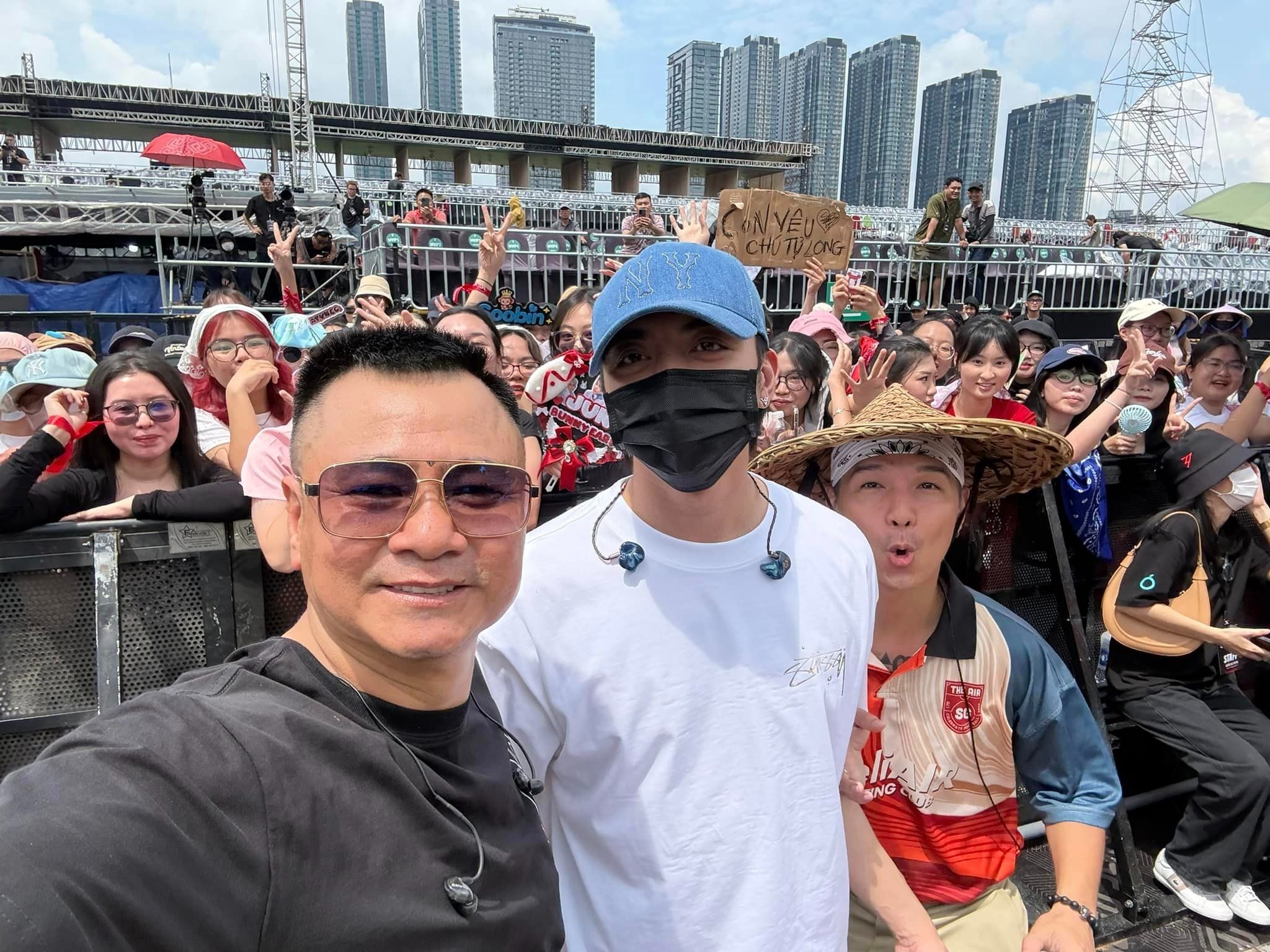 NSND Tu Long len tieng hinh anh