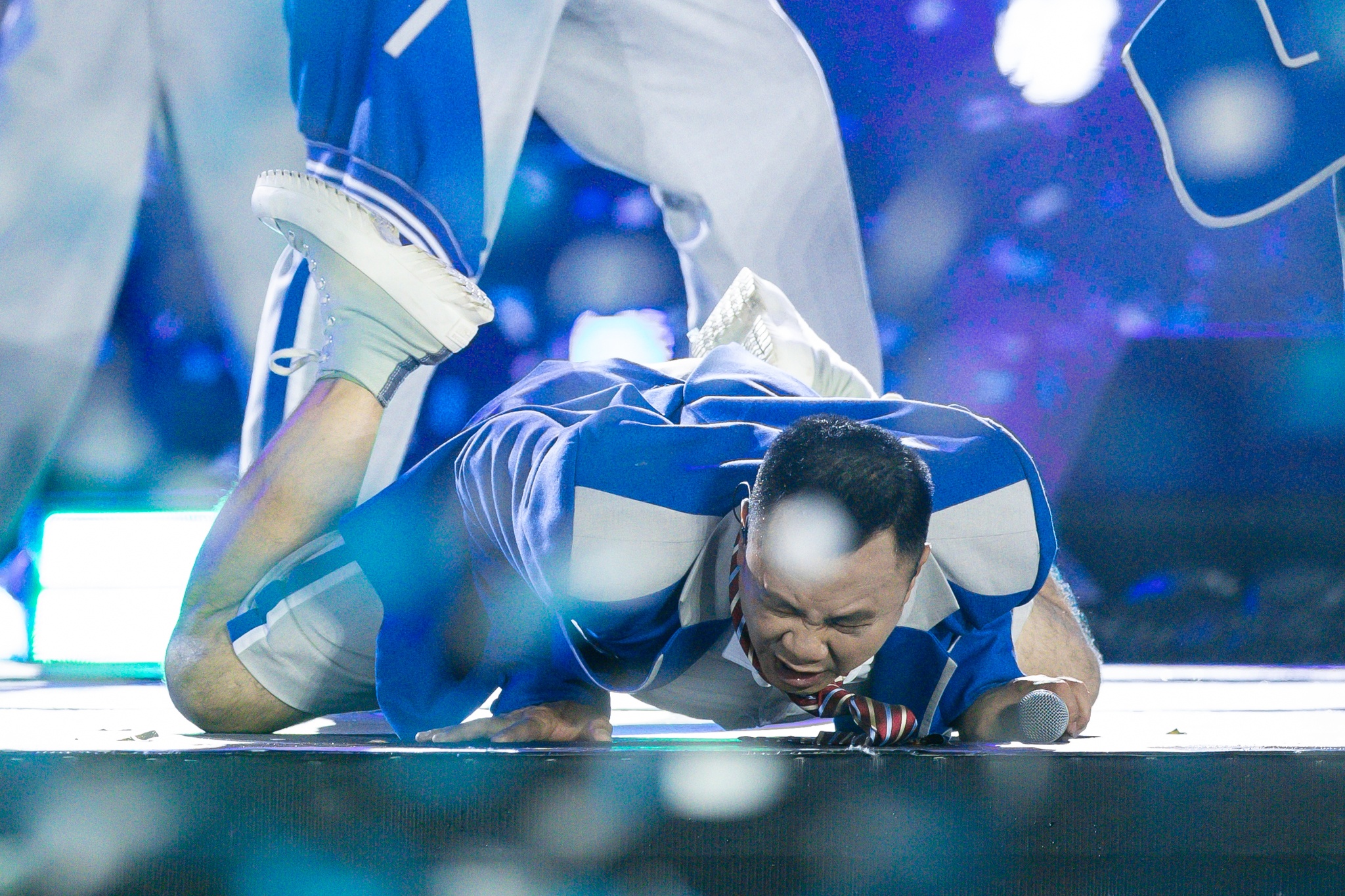 Tu Long lay khan gia anh 3