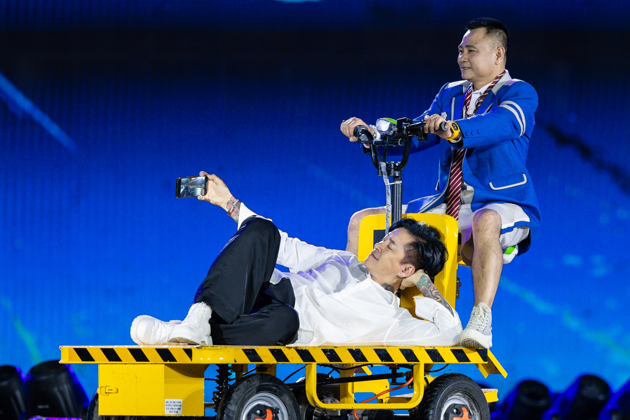 Tu Long lay khan gia anh 4