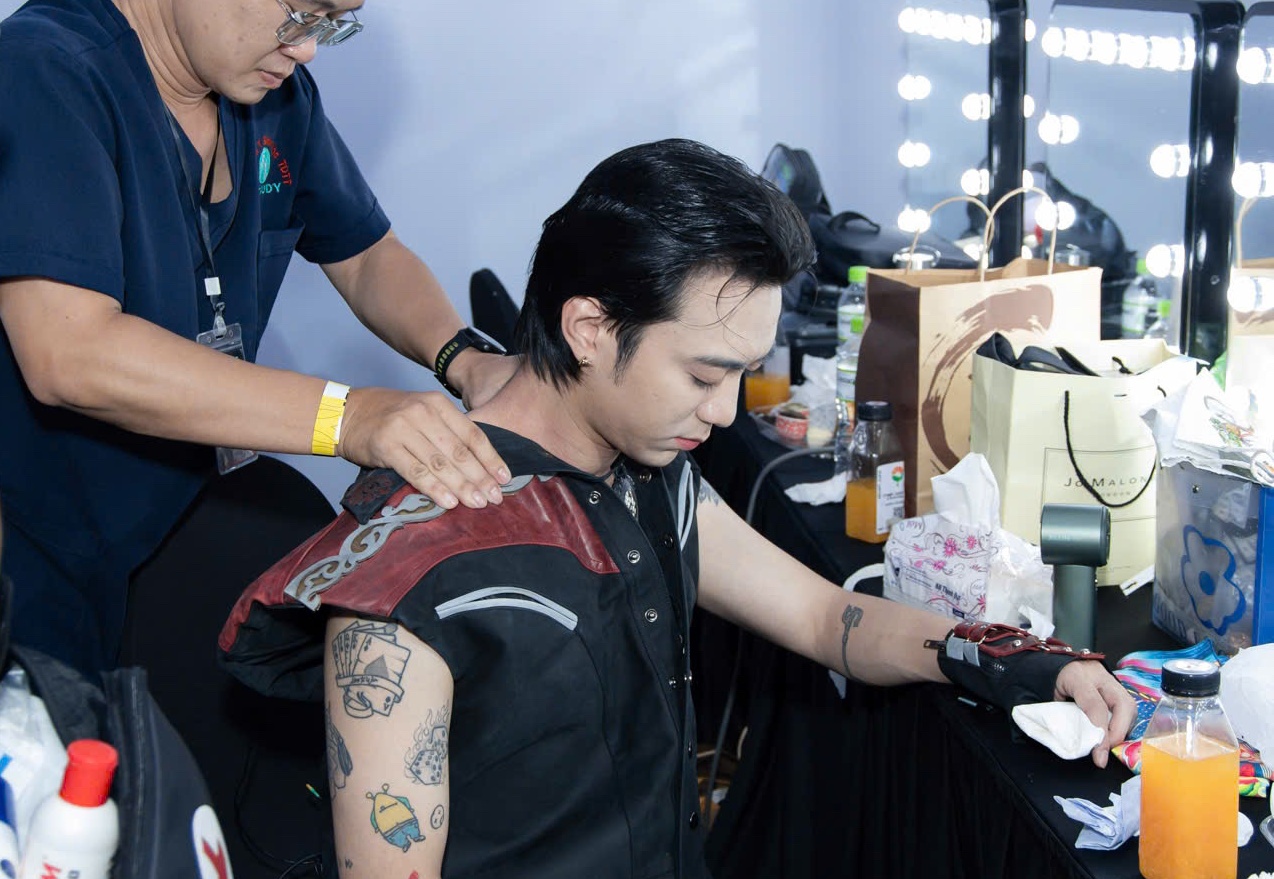 Soobin cang thang o Anh trai vuot ngan chong gai hinh anh