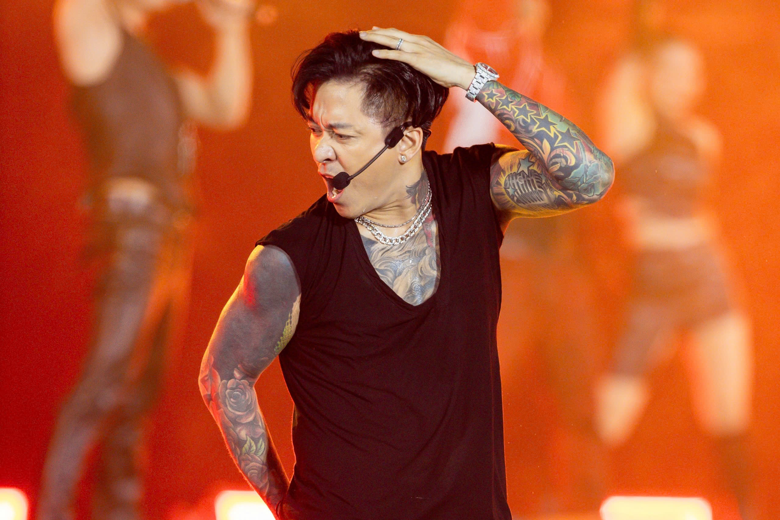 Thay gi o concert ngon hang chuc ty cua Anh trai vuot ngan chong gai? hinh anh