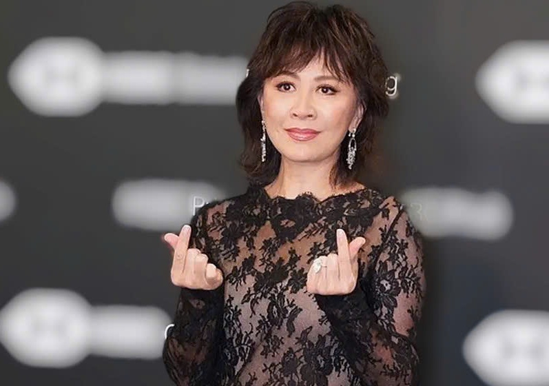 Luu Gia Linh mac xuyen thau o tuoi 58 hinh anh