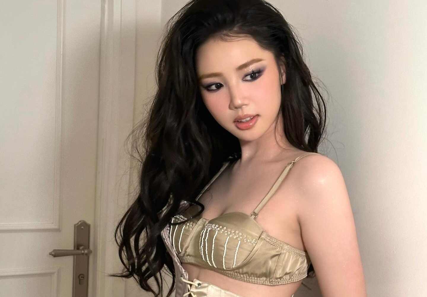 Anh AMEE mac noi y gay bat ngo hinh anh