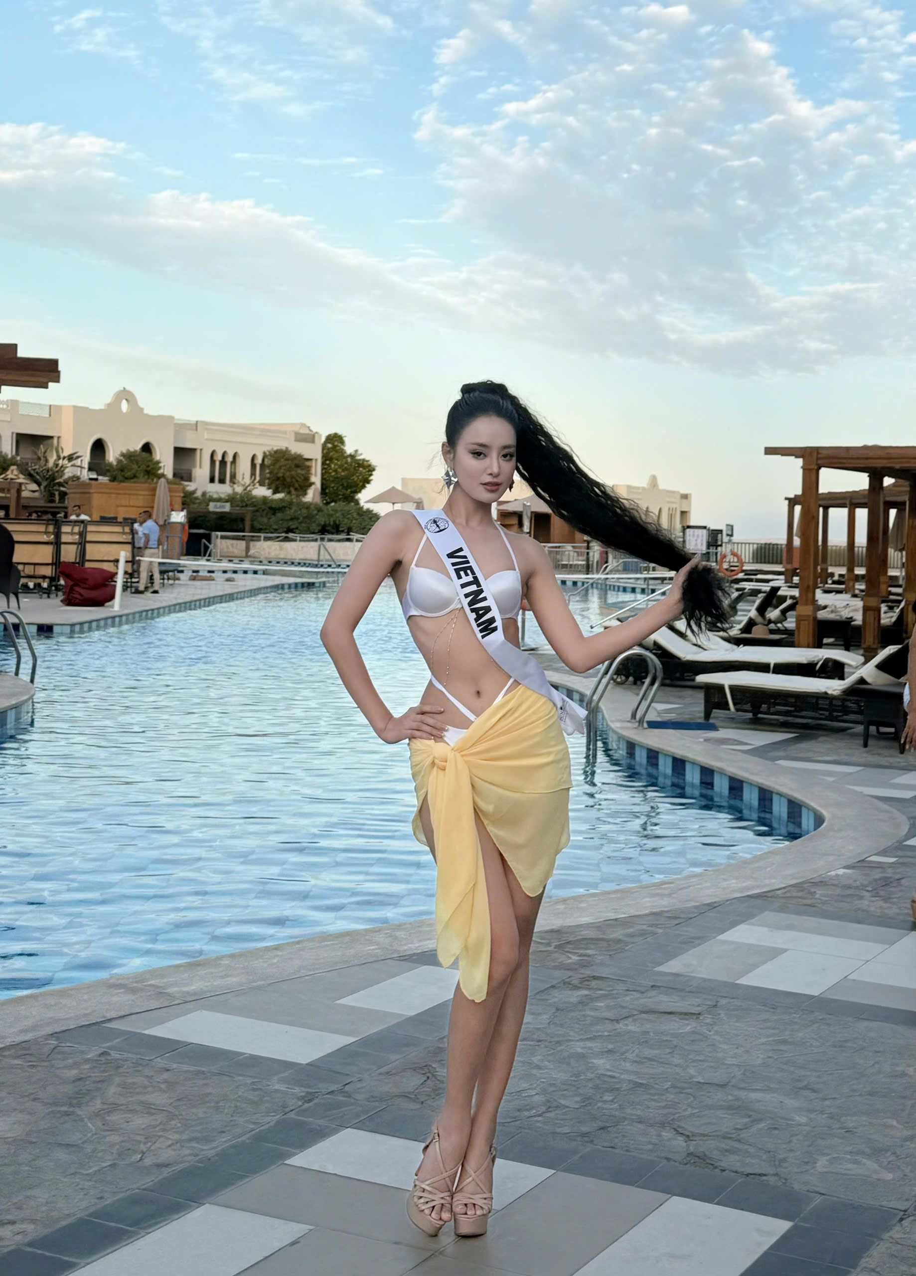 Bikini_trinh_dien_2_.jpg
