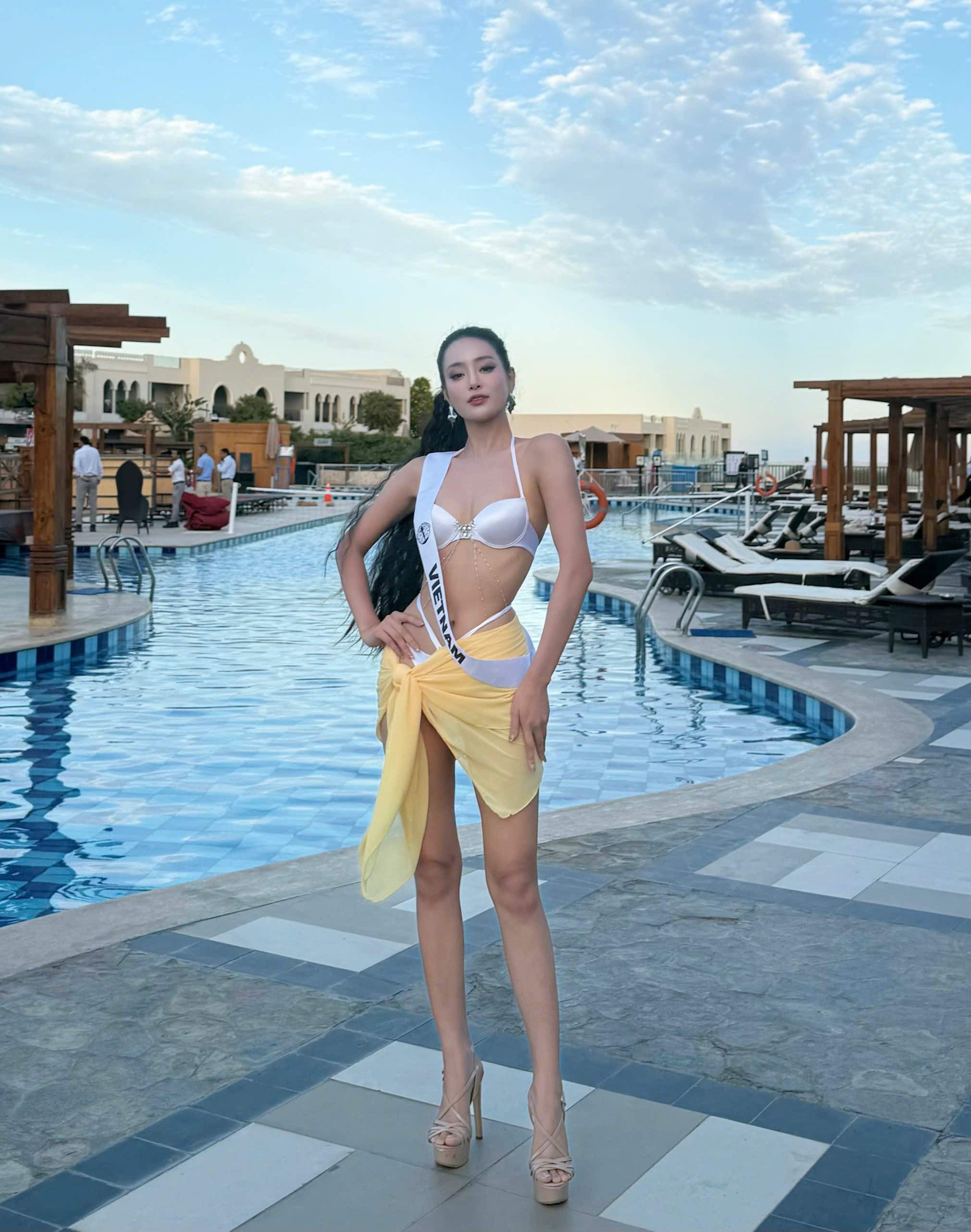 Bikini_trinh_dien_3_.jpg