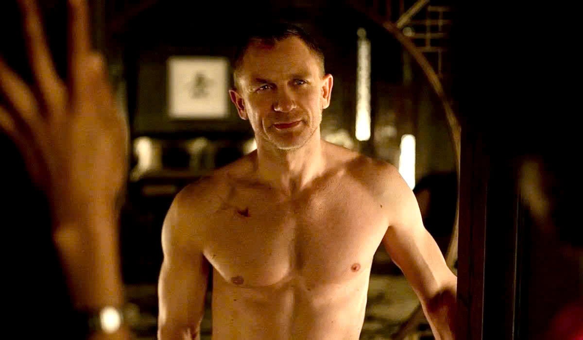 Canh nong gay soc cua Daniel Craig hinh anh
