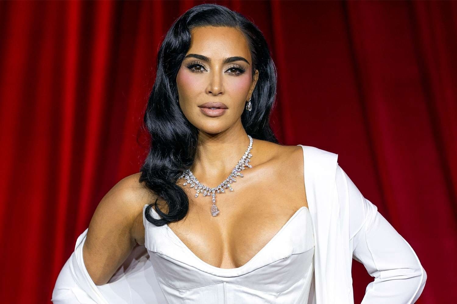 Kim Kardashian hẹn hò