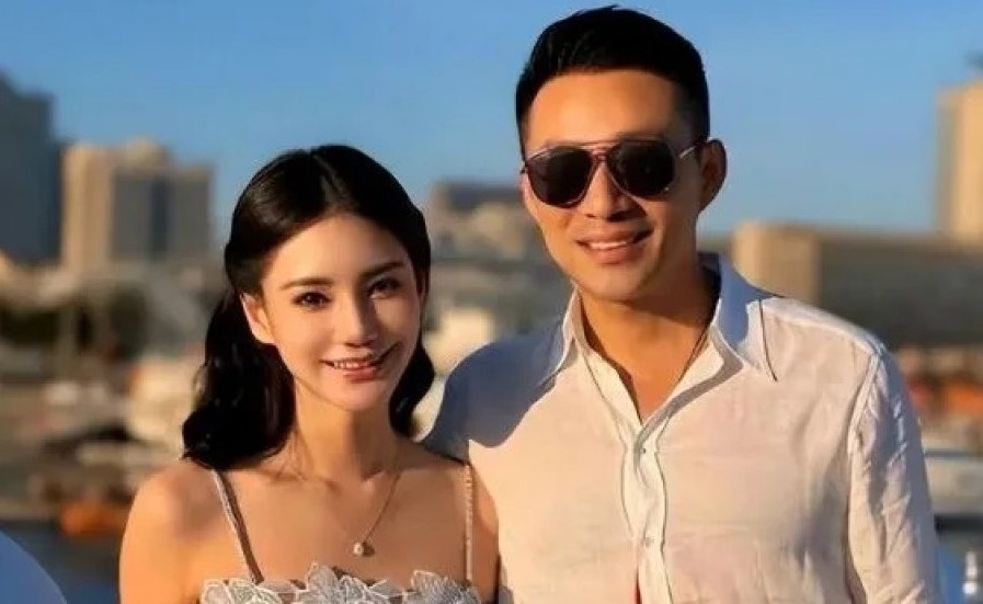 Uong Tieu Phi cuoi hot girl hinh anh