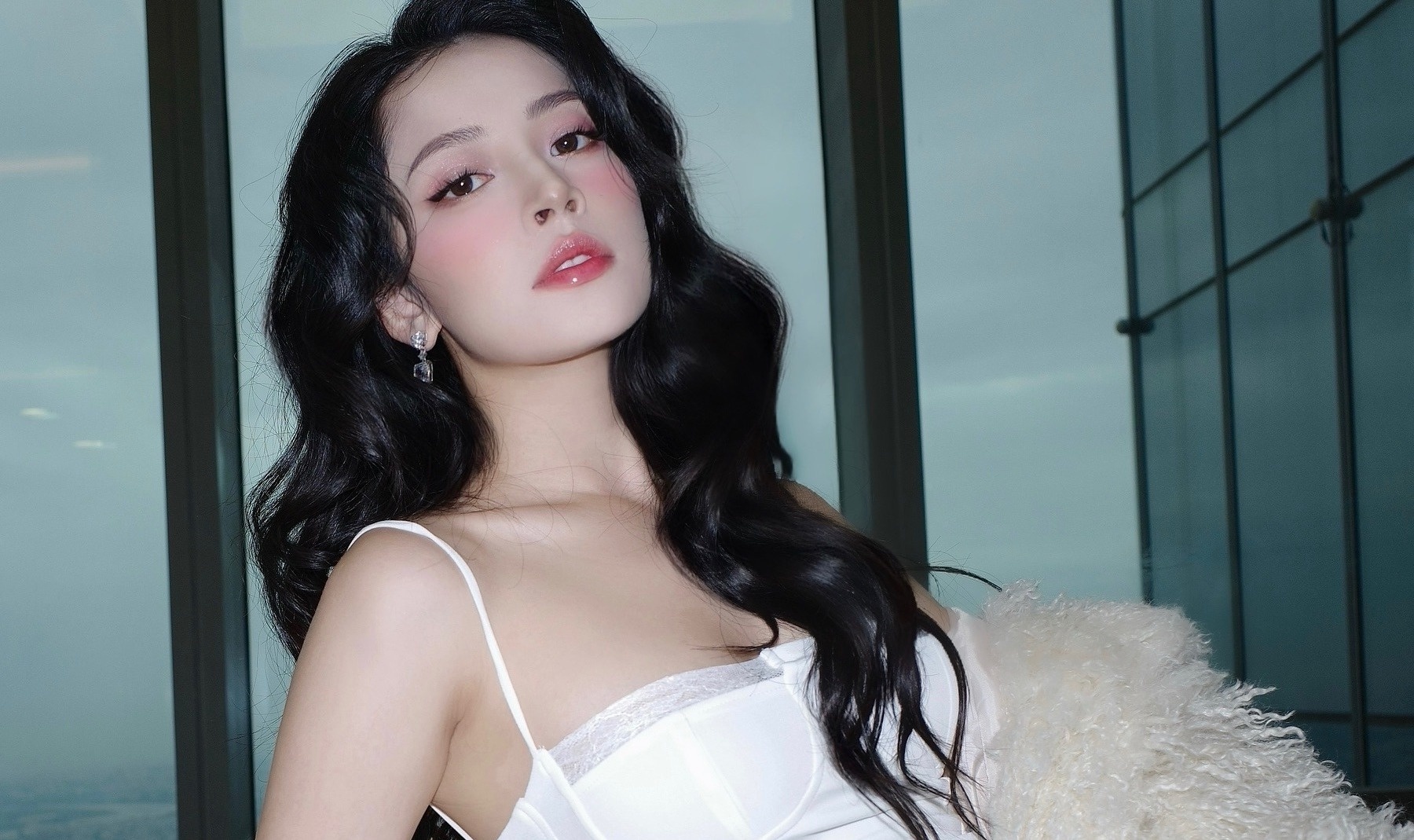 Chi Pu goi cam voi mot vay ngu hinh anh