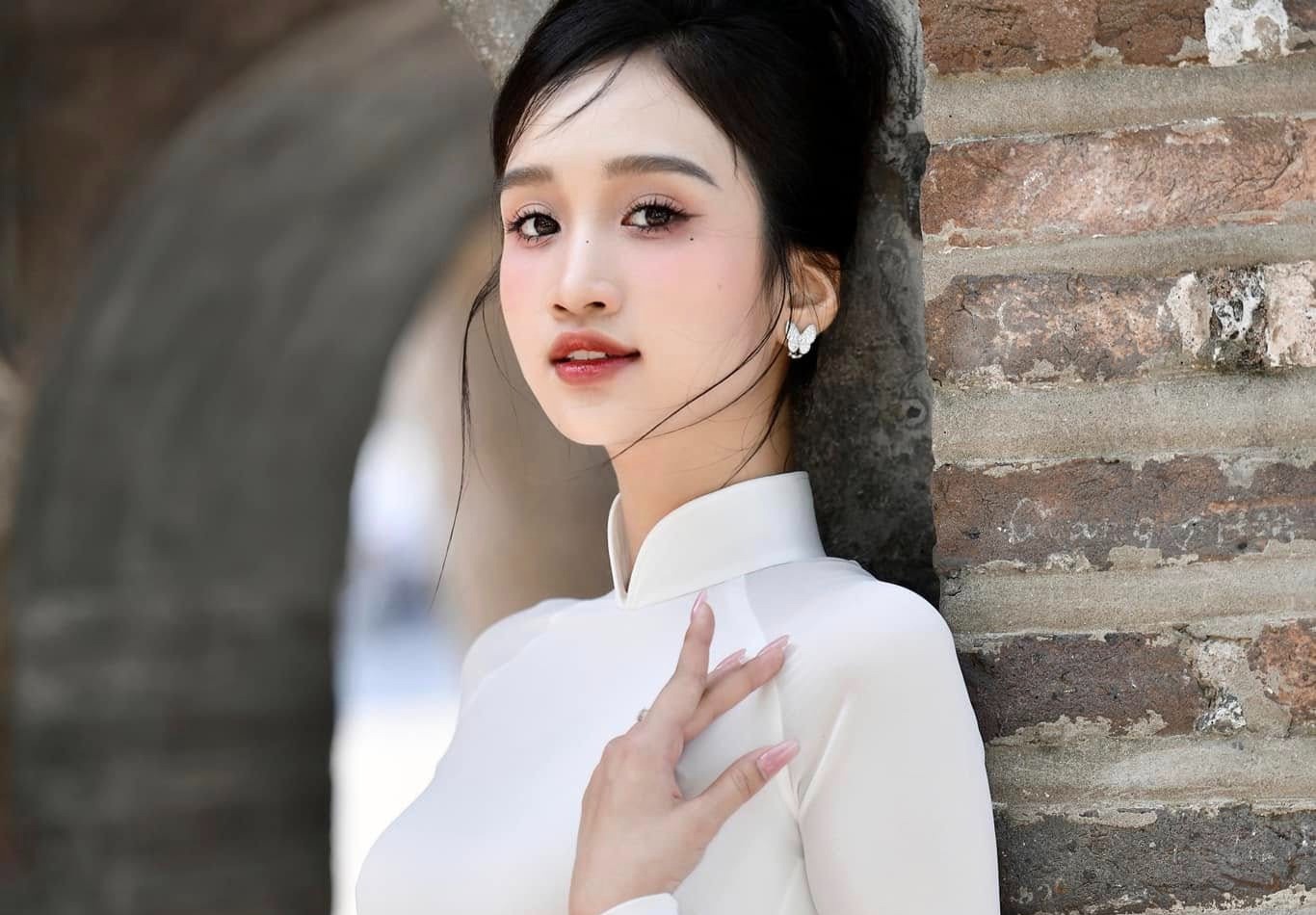 Co gai 19 tuoi dang quang Hoa hau Sinh vien Viet Nam hinh anh