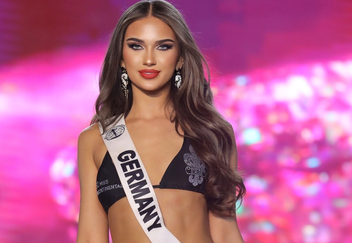 Ben trong lo dao tao hoa hau hang dau Philippines hinh anh