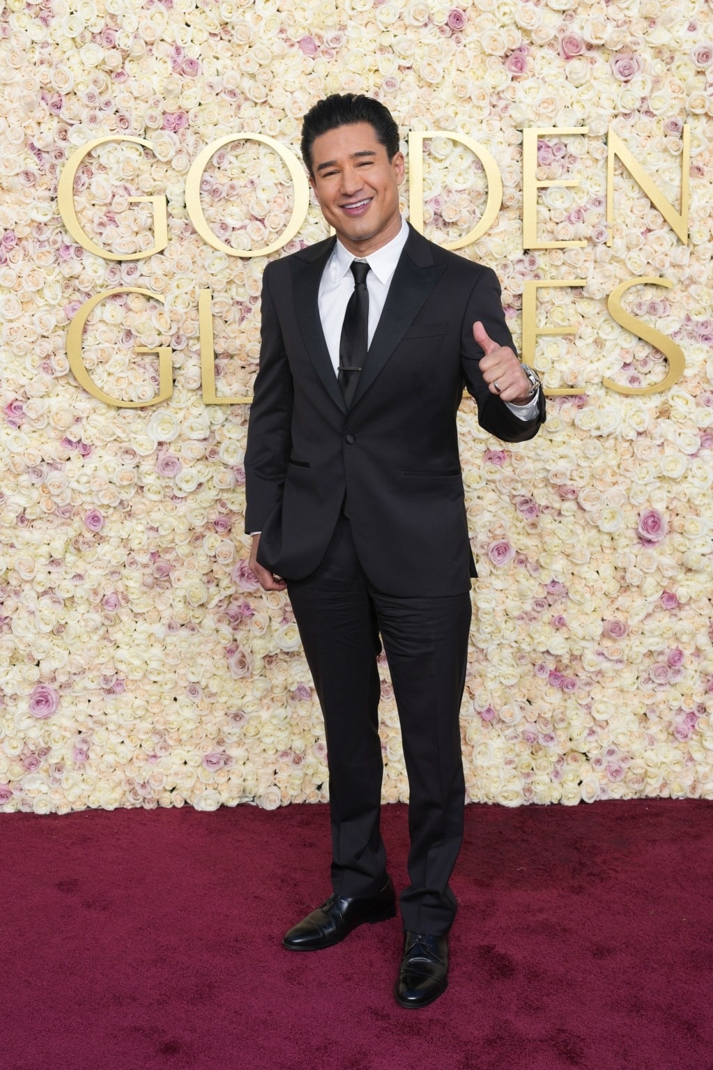 golden_globes_red_carpet_wwd_202_1_.jpg