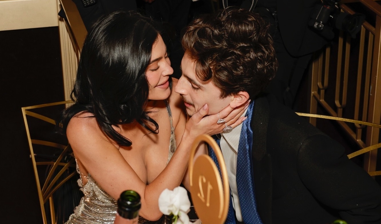 Kylie Jenner tinh tu voi Timothee Chalamet hinh anh