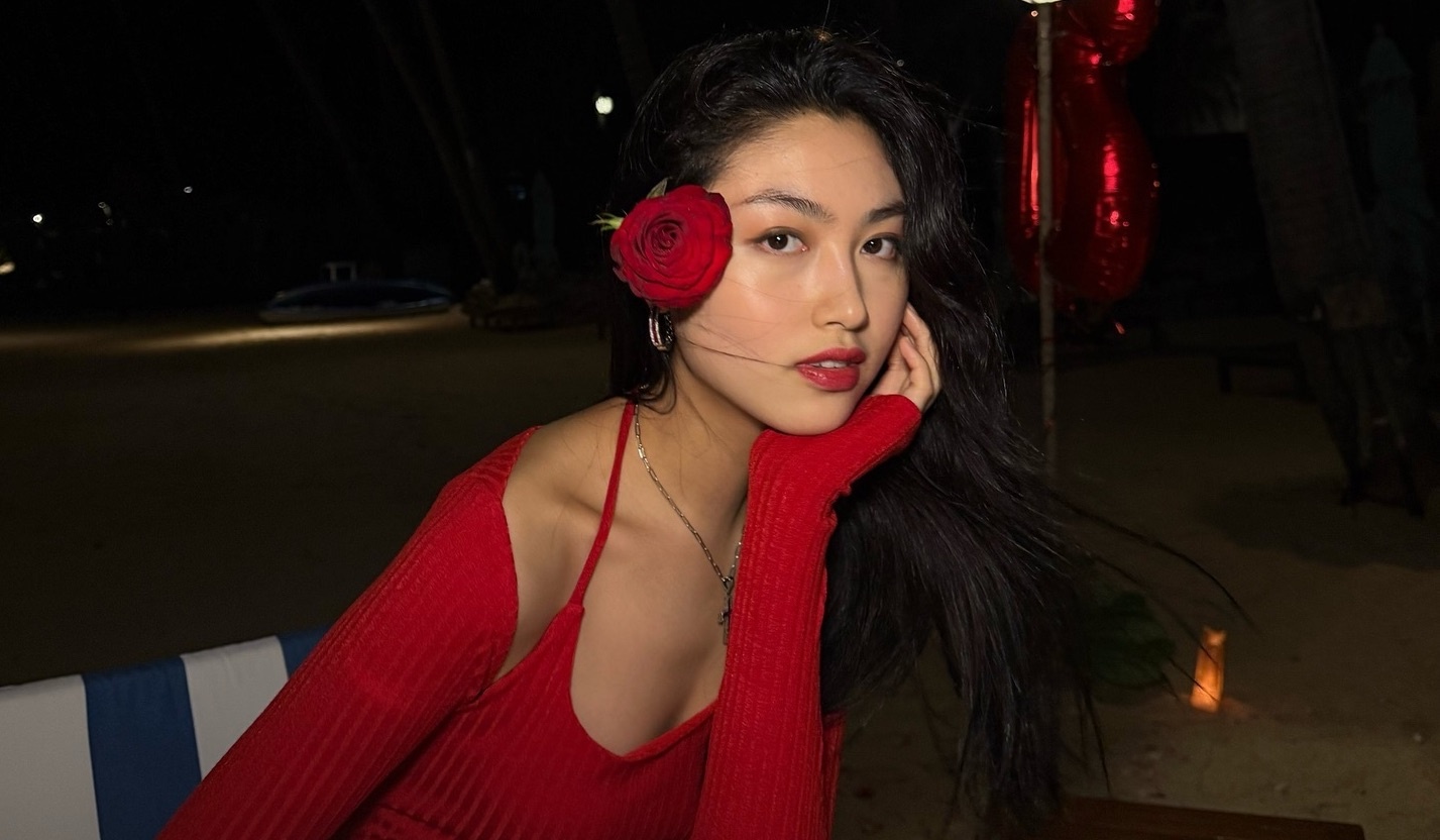 Nhan sac con gai Nham Dat Hoa o tuoi 20 hinh anh