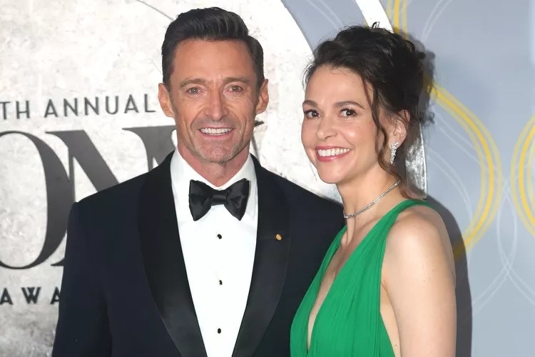 'Nguoi Soi' Hugh Jackman cong khai hen ho hinh anh