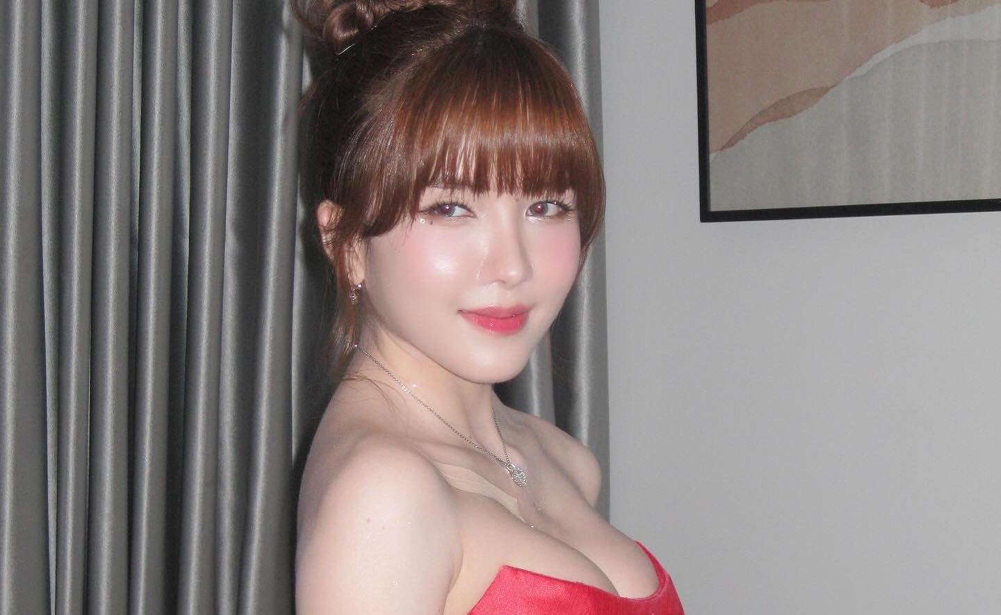 Mac dam 3D cup nguc nhu Thieu Bao Tram hinh anh