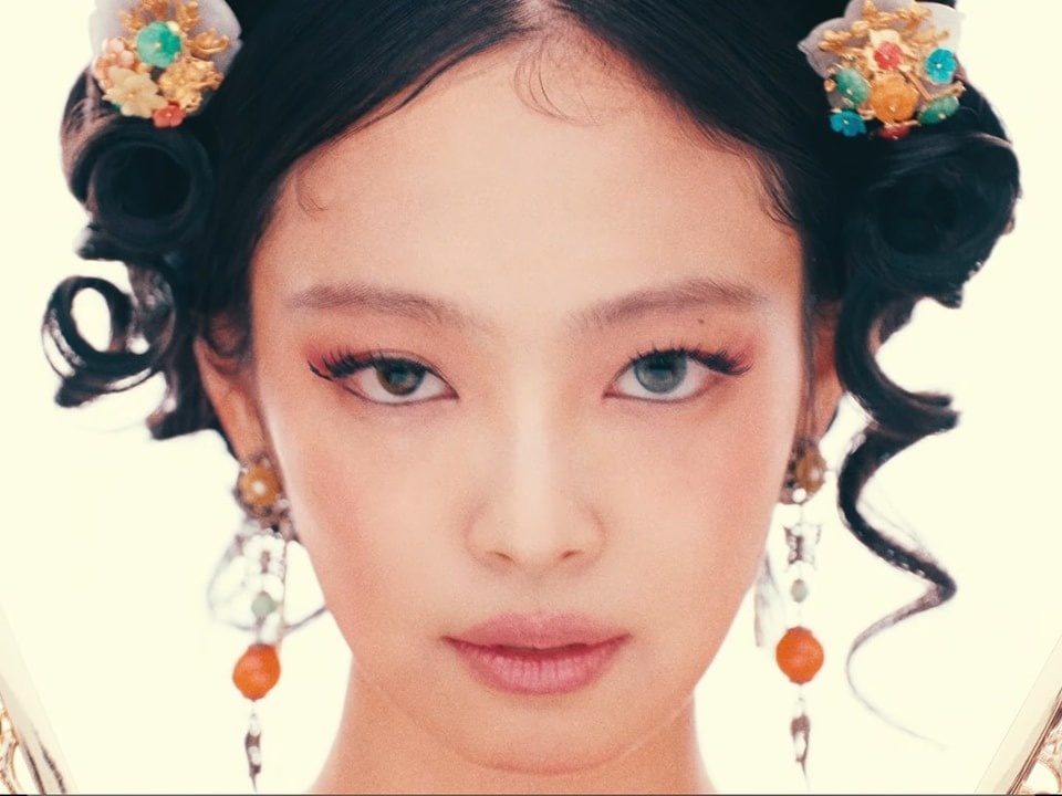 Jennie gay bat ngo anh 2