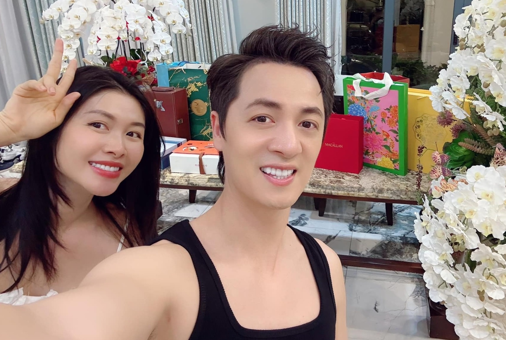 Sao Viet goi banh chung, khoe nha dep ngay can Tet hinh anh