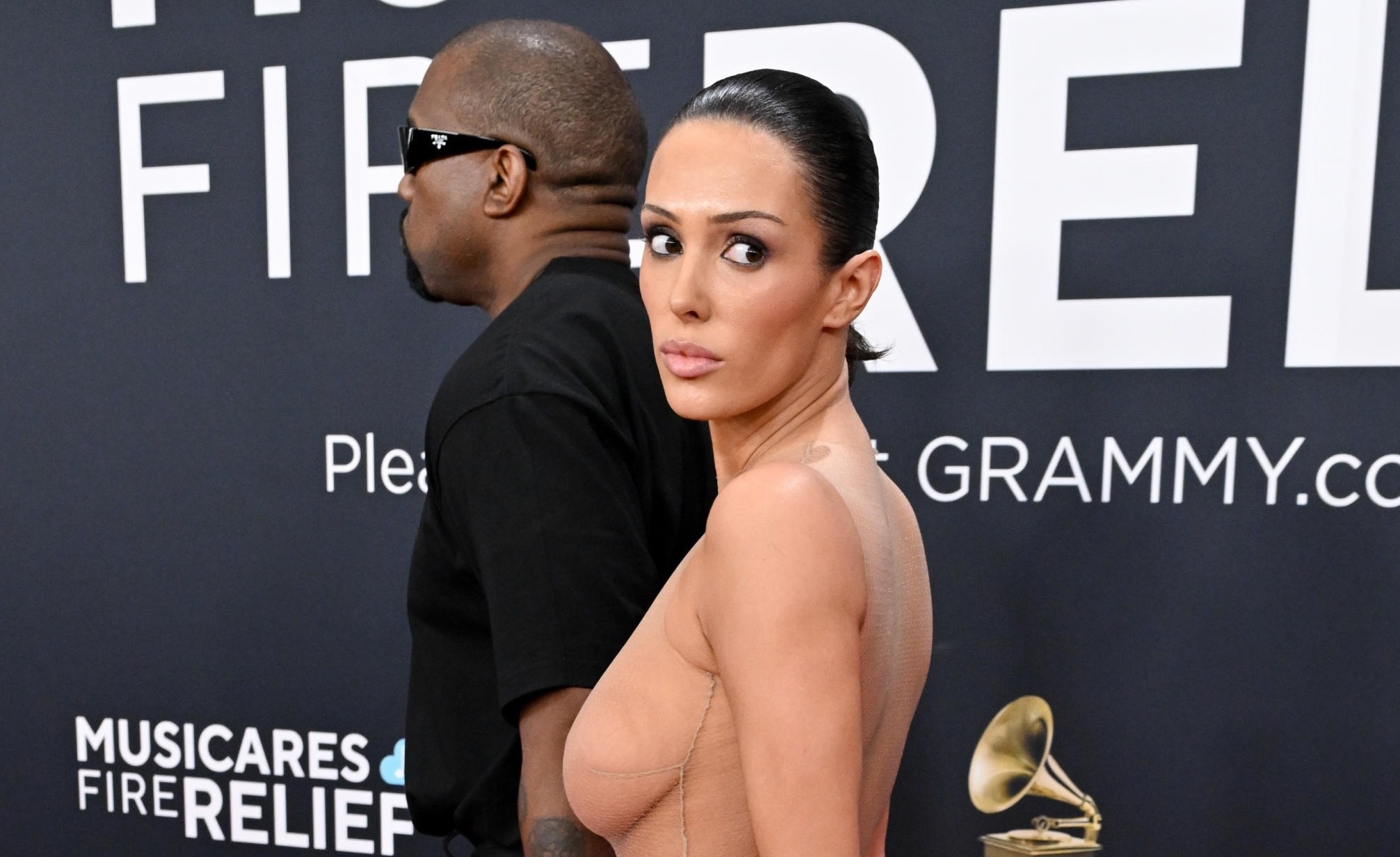 Vo chong Kanye West bi yeu cau roi tham do Grammy? hinh anh