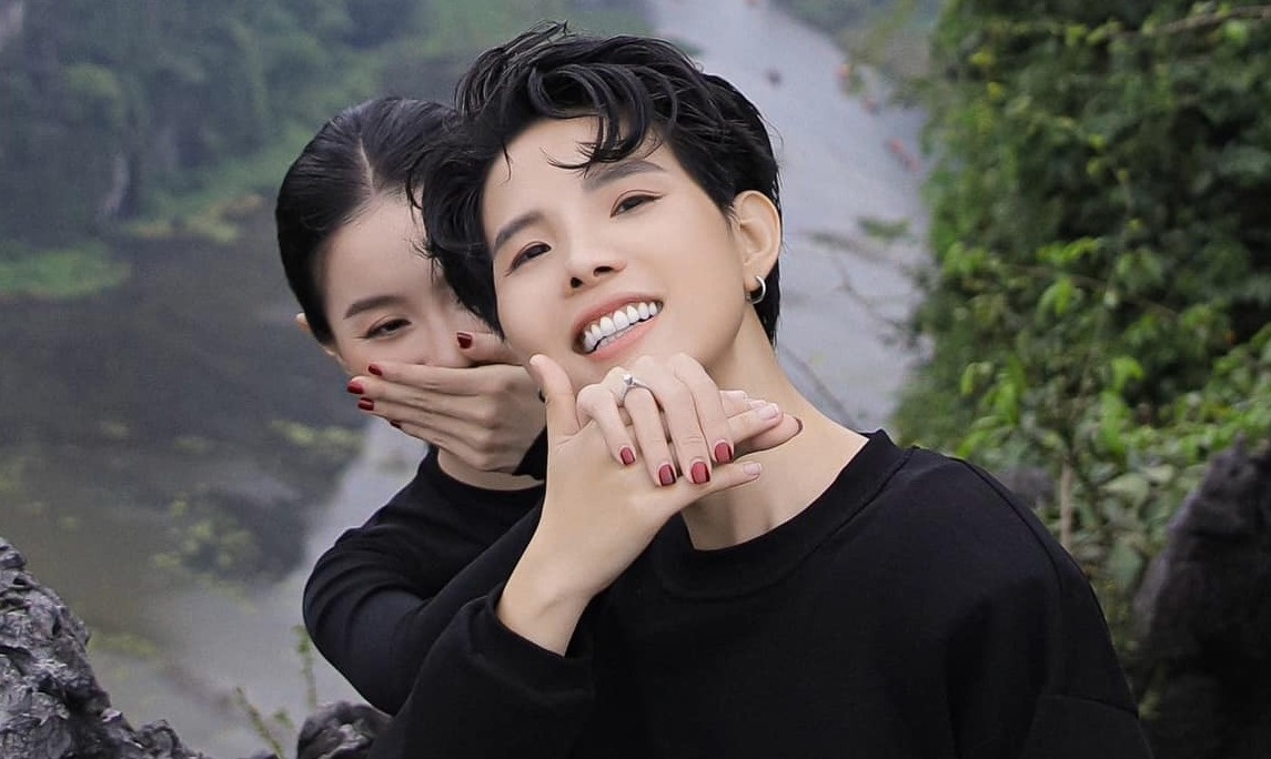 Vu Cat Tuong cau hon ban gai hinh anh