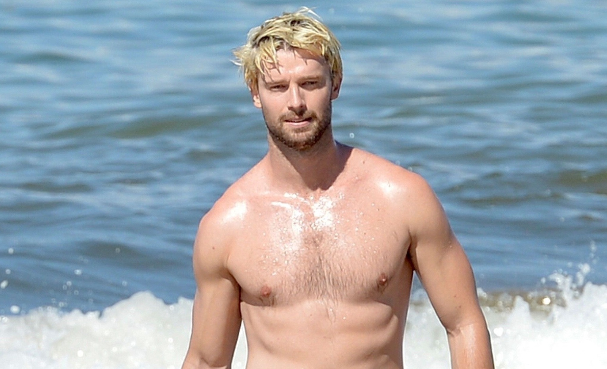 Con trai 'Ke huy diet' dong canh khoa than hinh anh