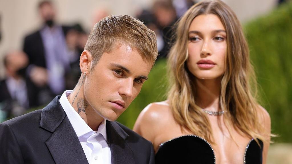 Hailey Bieber lo lang cho chong hinh anh