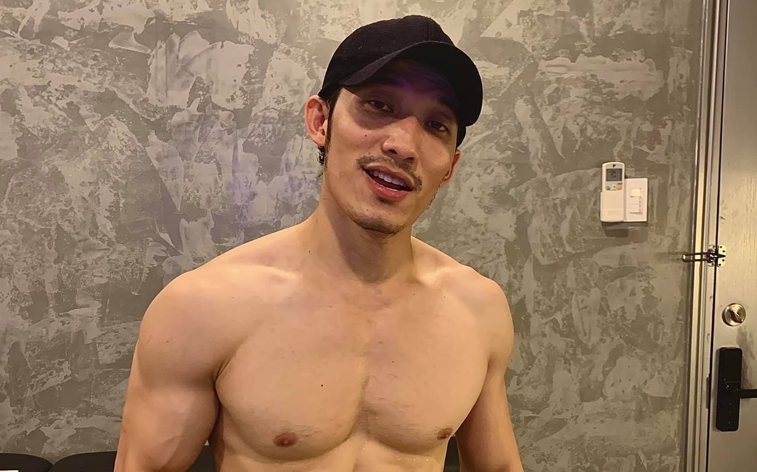 Truong Quan Ninh noi ve canh Lien Binh Phat khoe co bap hinh anh